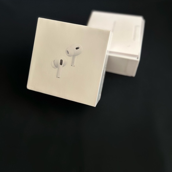 AirPods Pro 2nd Generation in White Case